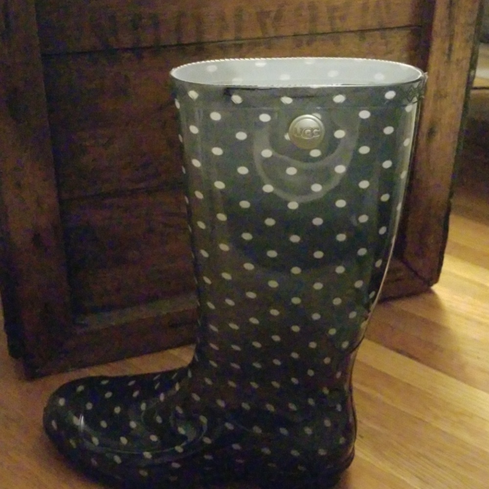 Ugg Australia Shaye Rain Boot Black and White